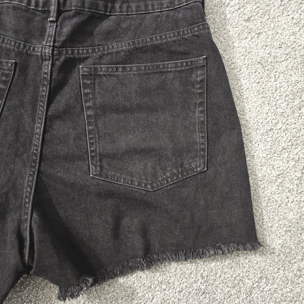 H&M ~ black ~ DENIM SHORTS ~ cotton ~ FRINGED HEM - Picture 7 of 9